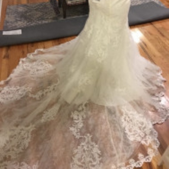 NEW - Essense of Australia Ivory Wedding Dress - Picture 3 of 6